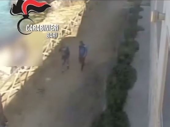 Monopoli, spinse un 77enne giù da una scogliera: 17enne farà volontariato con gli anziani