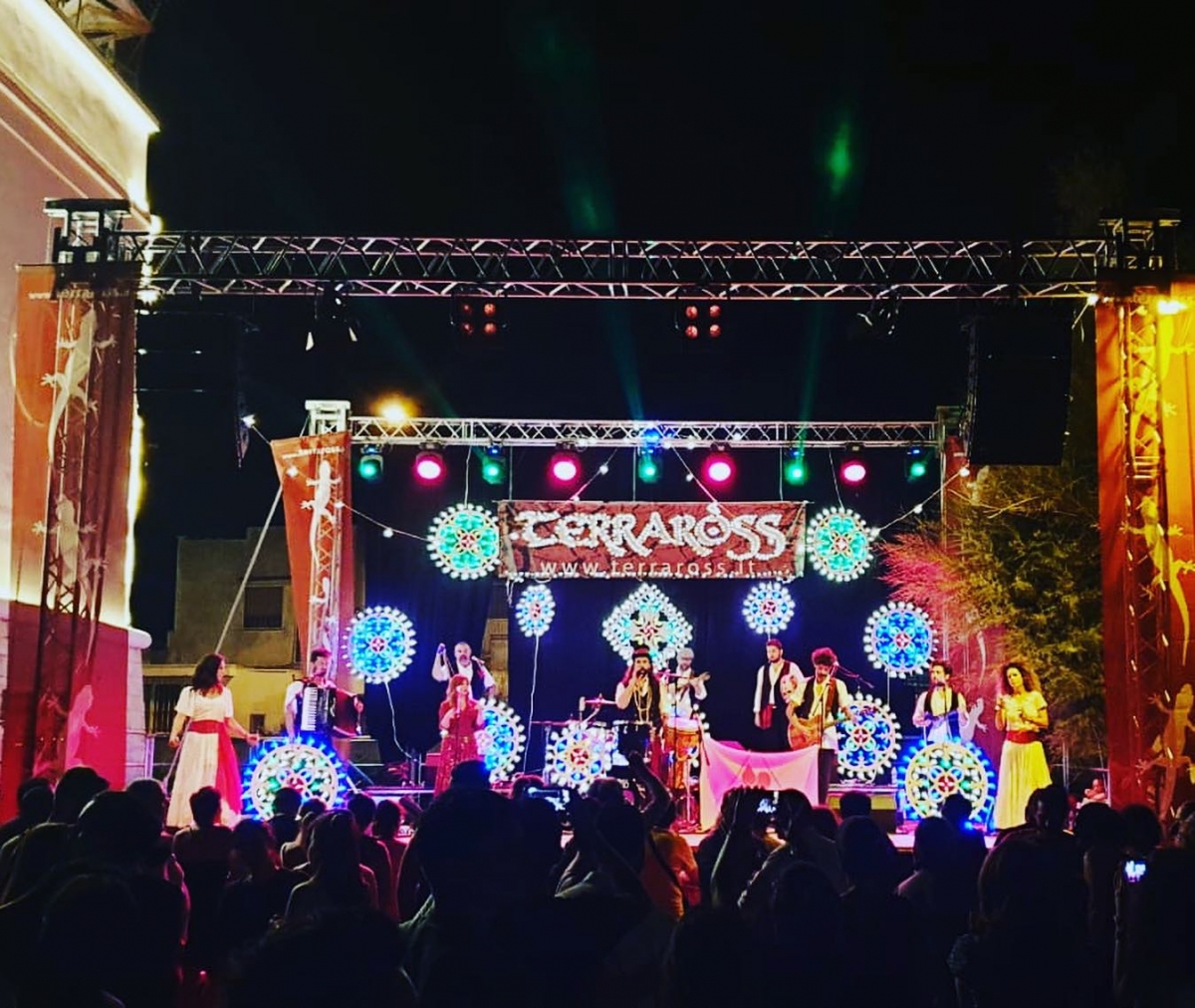 Musica, a Mottola il live dei Terraròss tra tradizione e divertimento