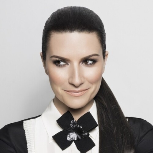 Musica, Laura Pausini pronta per la tappa all’arena della Vittoria: ‘Sogno un tuffo nel mare pugliese’