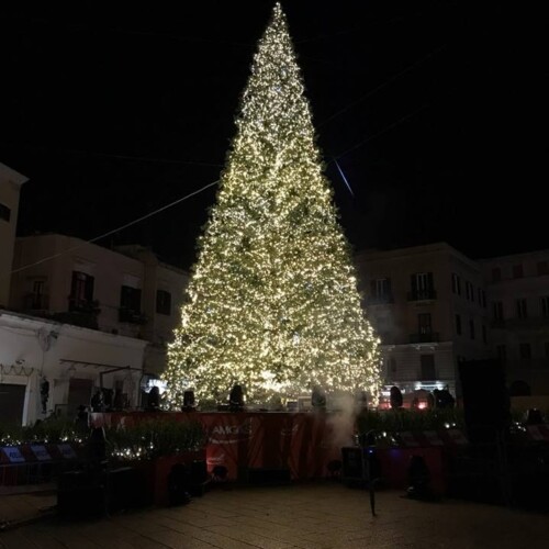 Natale a Bari, ecco gli appuntamenti del weekend: mercatini, musica e giochi in strada