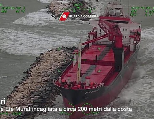 Nave arenata a Bari, partite le operazioni di svuotamento dei serbatoi