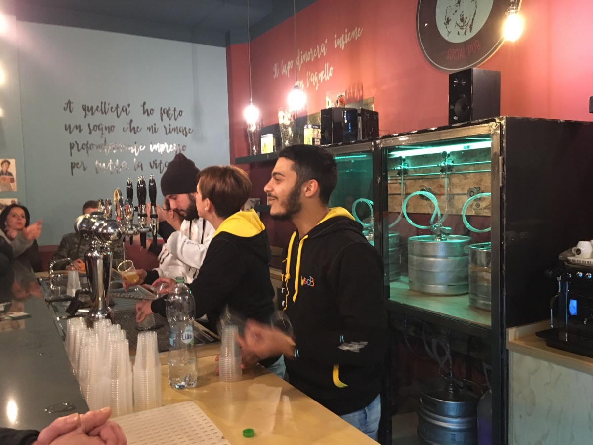 Nel quartiere Libertà di Bari nasce il primo pub sociale, si chiama ‘Lupi & Agnelli’ e lo ospita il Redentore (VIDEO)