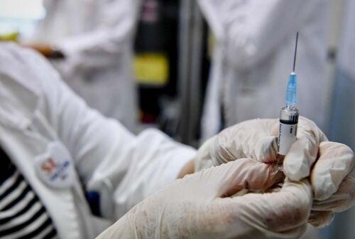Obbligo vaccinale, le società scientifiche pugliesi: ‘La regione si opponga allo slittamento dei termini previsti dalla legge’