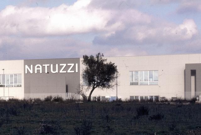 Operai in protesta, bloccata la sede della Natuzzi