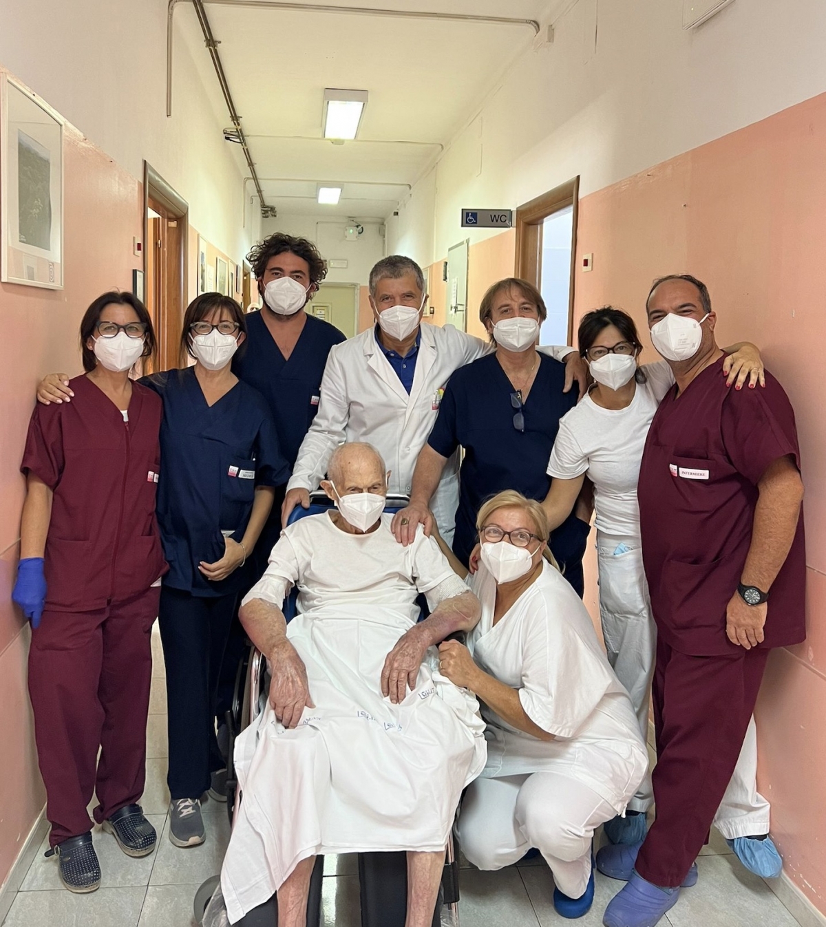 Operato d’urgenza a 107 anni ed è già a casa: eccezionale intervento nella Chirurgia di Molfetta