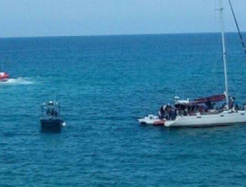 Otranto, 53 migranti fermati su una barca a vela: c’è anche una neonata