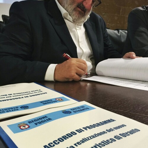 Otranto, siglato l’accordo per il nuovo porto turistico.Emiliano:’Decisione unanime, ora procedere spediti’