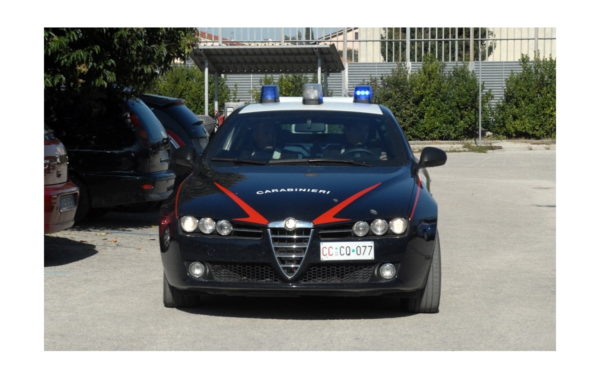 Palo del Colle: 32enne bloccato da due uomini e ferito con un colpo di arma da fuoco, indagano i carabinier