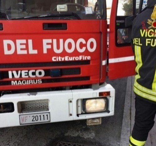 Palo del Colle, incendio in un appartamento: cinque persone intossicate