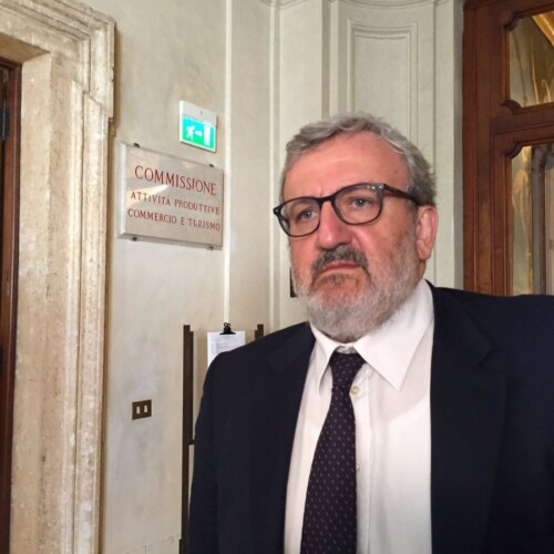 Patto per la Puglia, il governatore Emiliano: ‘Non lo firmeremo nei prossimi giorni, forse a settembre’