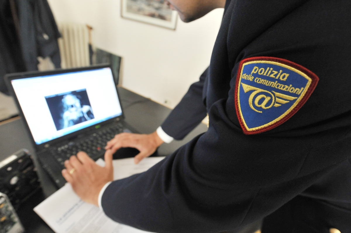 Pedopornografia, operazione della polizia in sei città italiane: perquisizioni anche a Foggia
