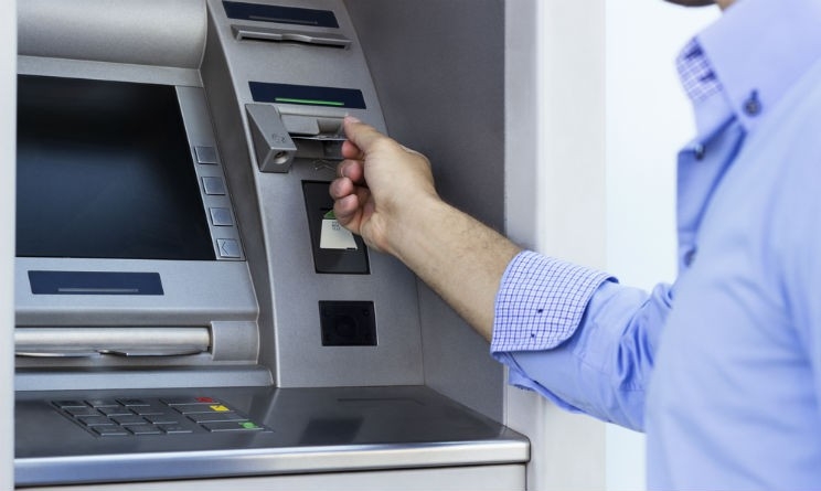 Porto Cesareo: file interminabili al bancomat, ma le casse sono vuote