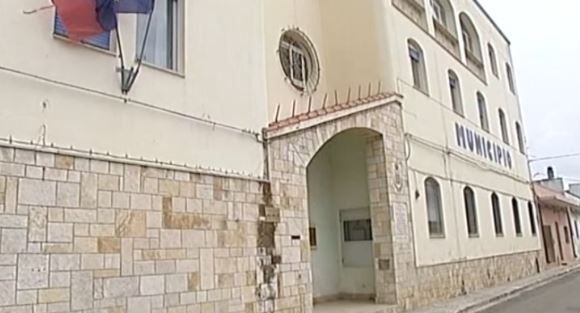 Porto Cesareo, offrivano festini con prostitute in cambio del voti: due condanne