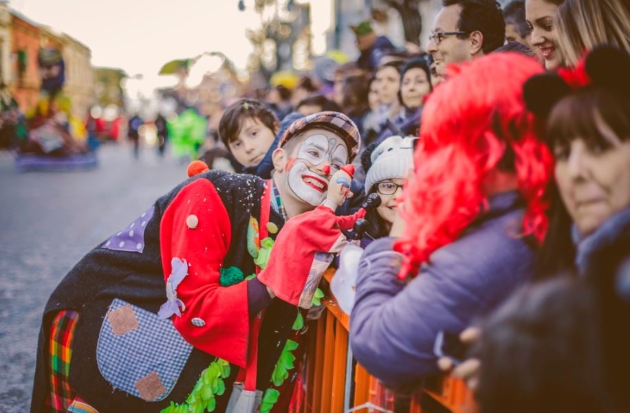 Presentato il Carnevale di Putignano: tutto pronto per la storica sfilata dei carri allegorici