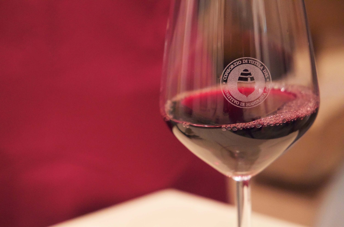 Primitivo di Manduria, il Consorzio blocca i falsi in Italia, Cile e Portogallo: ‘Produzione in crescita del 15%’