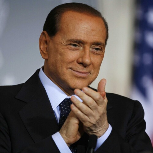 Processo escort: Berlusconi non risponderà ai giudici