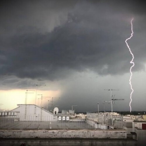 Puglia, allerta meteo della Protezione civile: ‘Violenti temporali nelle prossime ore’
