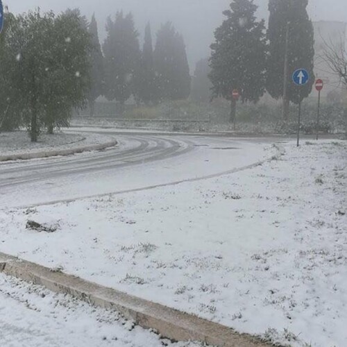 Puglia, arriva il ciclone siberiano ‘Burian’: scuole chiuse nel foggiano, nevicate anche in pianura