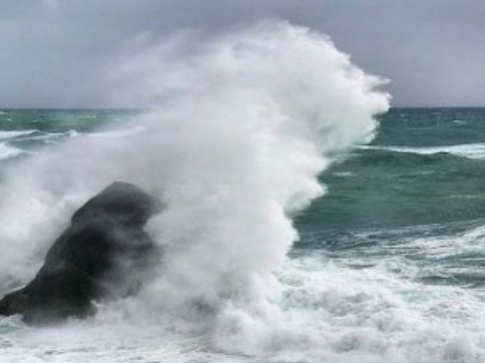 Puglia, Capodanno all’insegna del maltempo: ‘Venti forti e mareggiate nelle prossime ore’