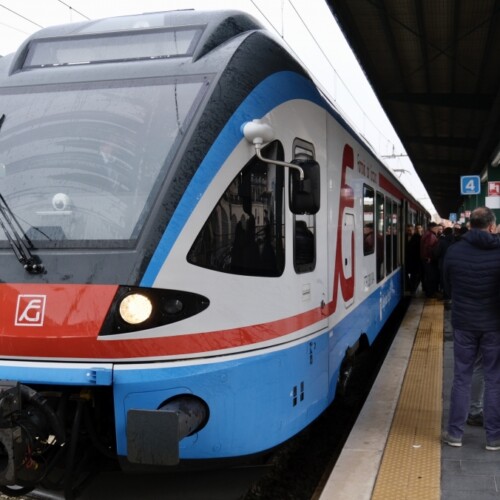 Puglia, ecco il treno che collega il Gargano a Bari centrale: oggi la corsa sperimentale