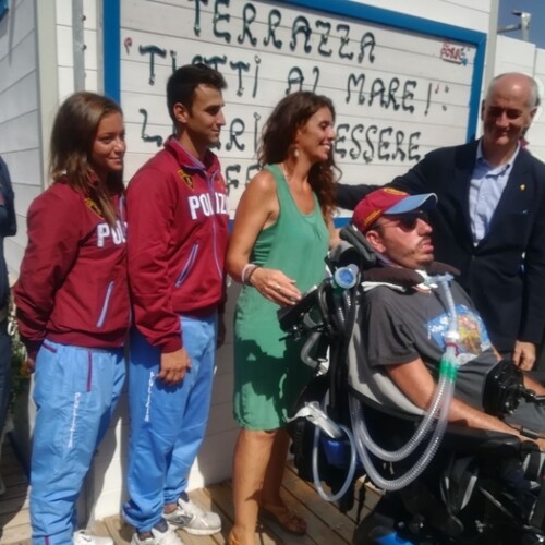 Puglia, Franco Gabrielli visita il lido dedicato ai disabili: ‘Polizia sa essere vicina alla gente’