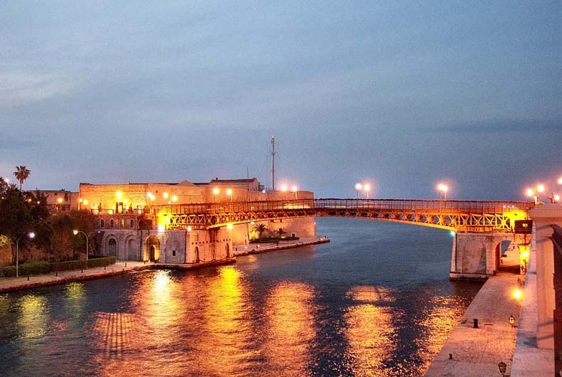 Puglia, il consiglio regionale approva legge su Taranto: ‘Sostenibilità ambientale e sostegno alle start-up’