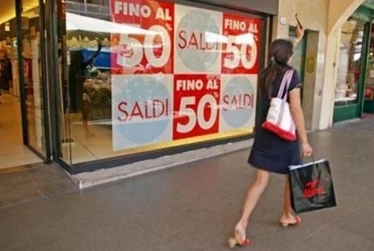 Puglia, cominciati i saldi estivi: tutti a caccia dell’affare