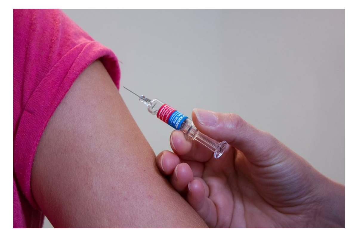 Puglia, parte la campagna antinfluenzale: vaccini per over 50, donne in gravidanza e malati cronici