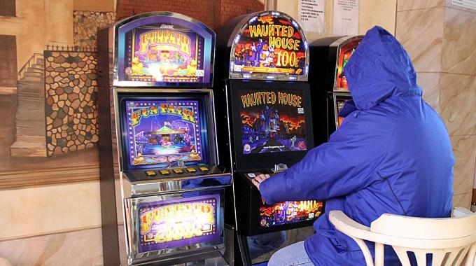 Puglia, per il 25% dei giovani studenti il gioco d’azzardo è una fonte di reddito