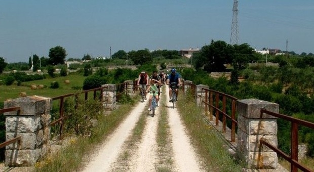 Puglia, un tratto ciclopedonale collegherà Monopoli a Fasano: ‘Favorirà il turismo lento ed esperienziale’