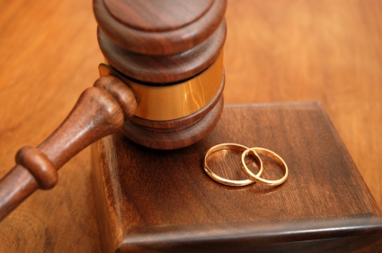 Puglia, una legge per aiutare i coniugi divorziati in difficoltà economiche