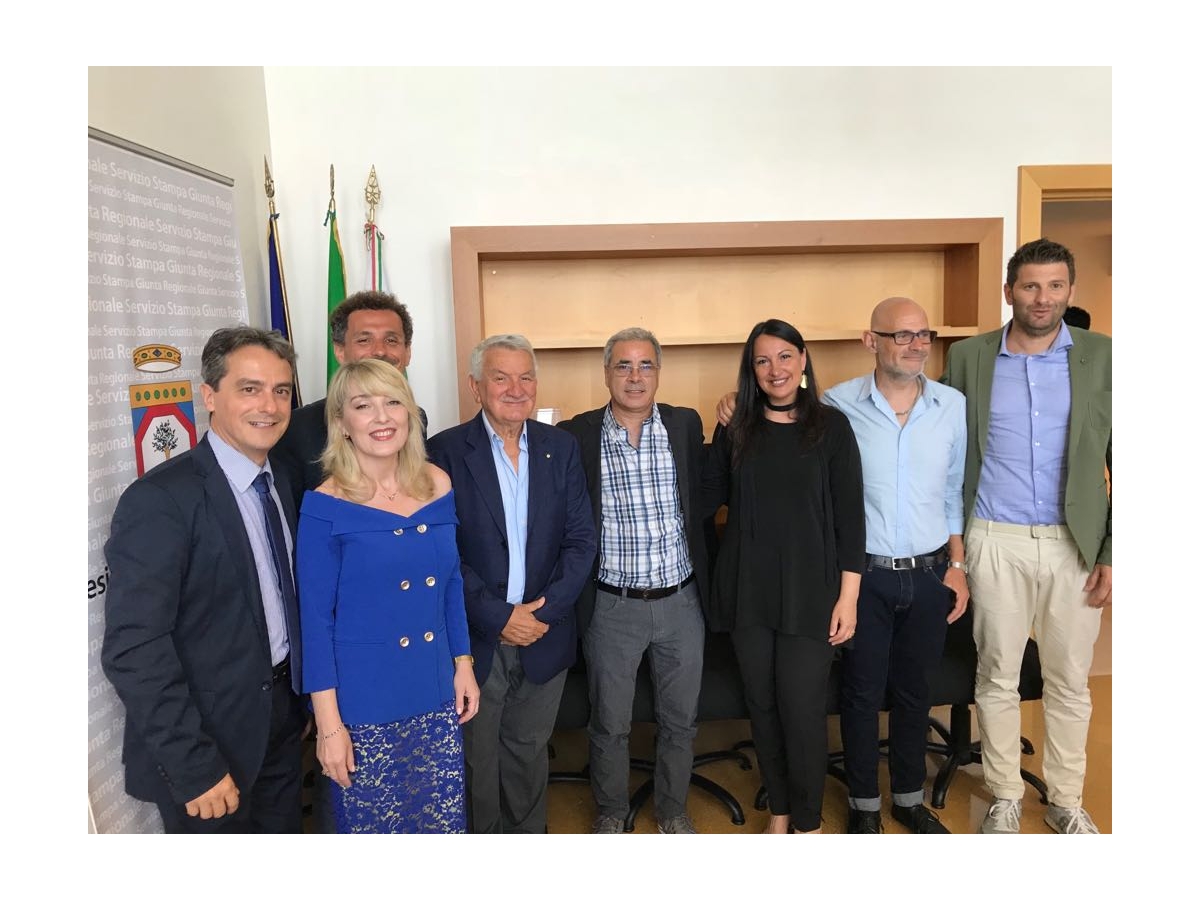 Puglia, un’app per collegare i non udenti al servizio del 118: bastano pochi click con lo smartphone