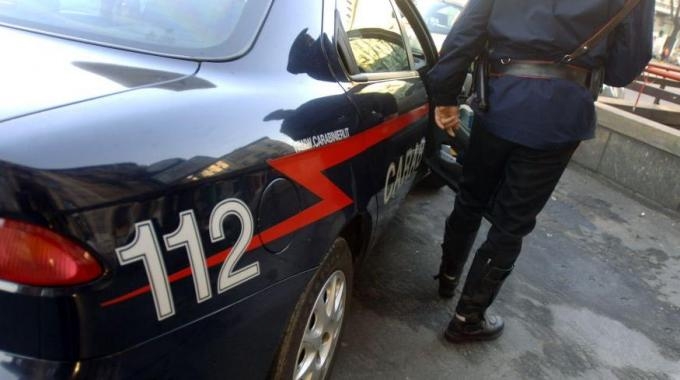 Rapinano una tabaccheria di Ceglie armati di coltello: indagano i carabinieri (VIDEO)