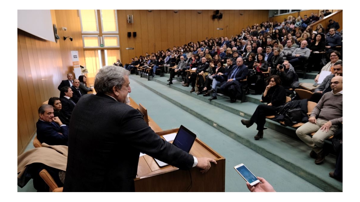 Reddito di cittadinanza, Emiliano: ‘Occorre integrare le misure per combattere la povertà con politiche che creano lavoro’