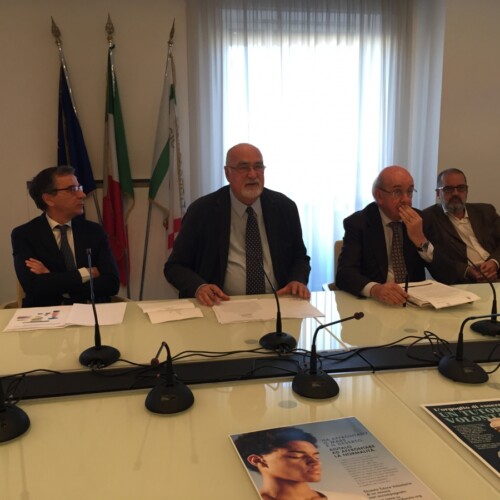 Regione Puglia, una banca dati elettronica per sostenere i minori stranieri: ‘Prima piattaforma in Italia’ (VIDEO)