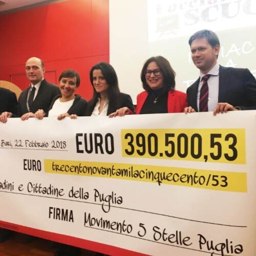 ‘Restitution Day, M5S consegna ai pugliesi nuovo maxi assegno da 390mila euro