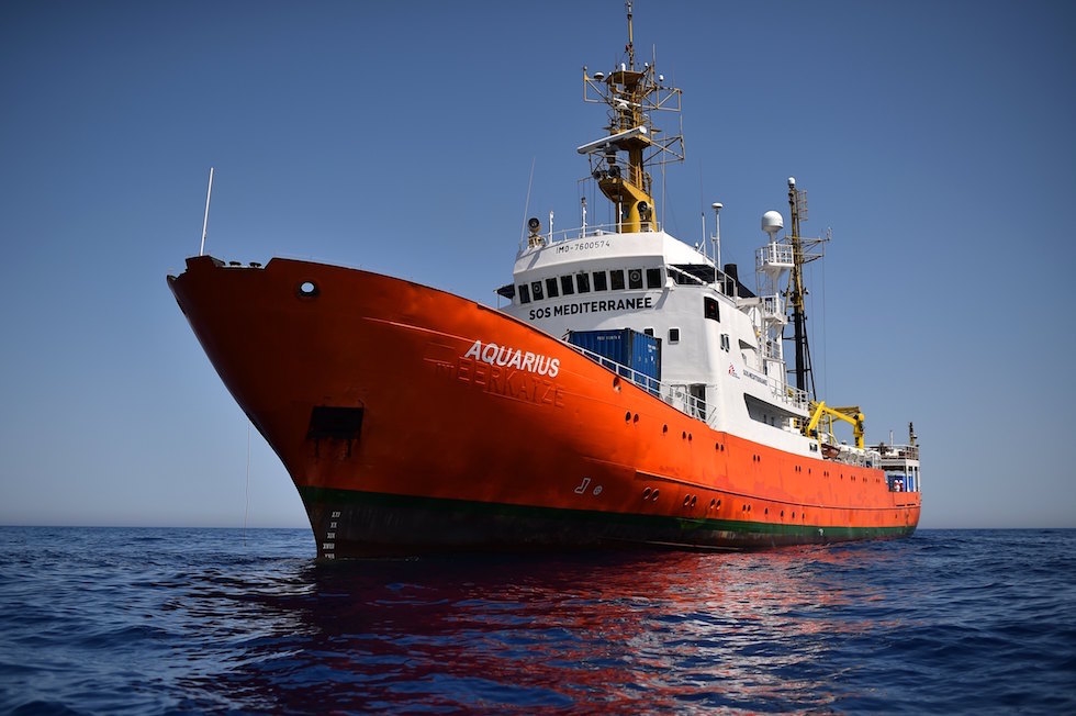 Rifiuti pericolosi abbandonati nei porti italiani: sequestrata la nave Aquarius