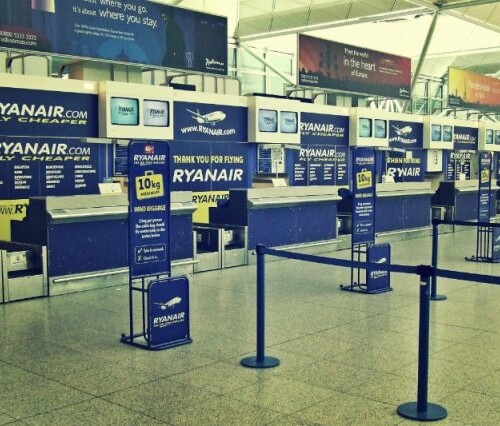 Ryanair, il Codacons presenta esposto in Procura: ‘Più risarcimenti o si proceda per il reato di truffa’