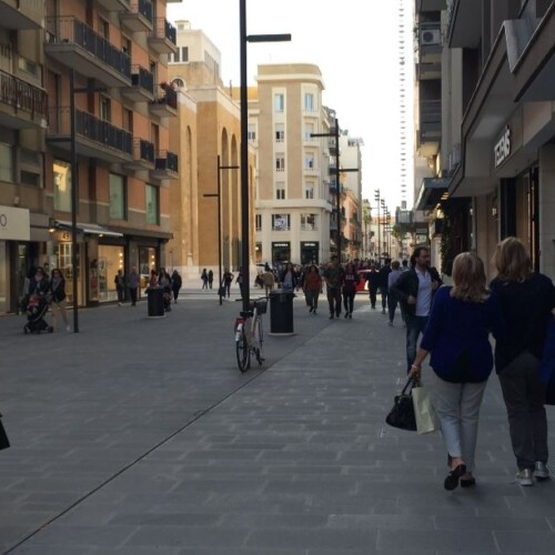 Saldi estivi a Bari? Per i commercianti ‘meglio prima della visita del Papa’ (VIDEO)