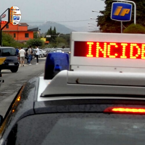 Salento, auto si ribalta e finisce fuori strada: muore un 42enne