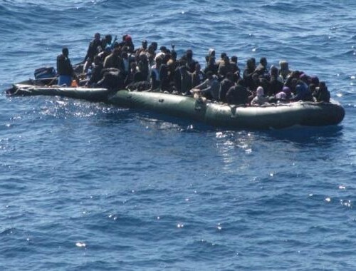 Salento, sbarco nella notte: 167 migranti salvati da Gdf e operatori del 118