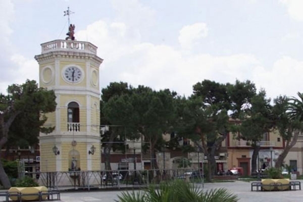 San Ferdinando di Puglia, giovani extracomunitari aggrediti da una folla inferocita