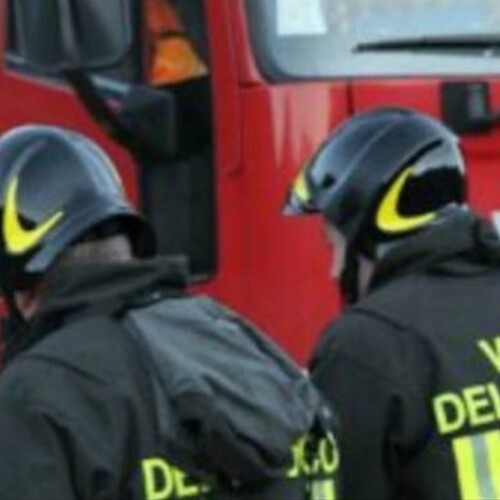 San Giovanni Rotondo, incendio distrugge 33 mezzi per la raccolta rifiuti. I carabinieri: ‘Rogo di origini dolose’