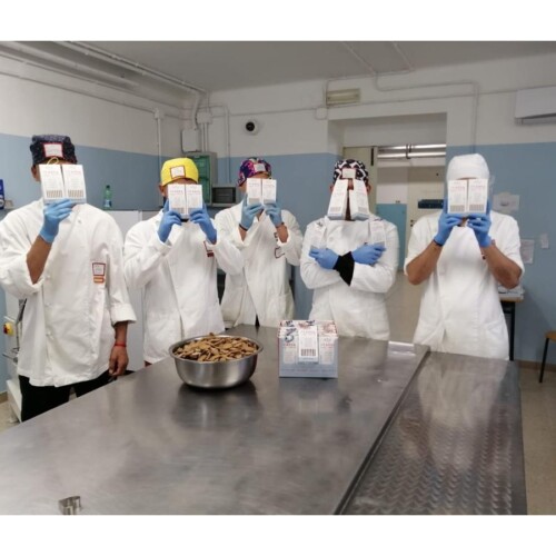 ‘Scappatelle’, ecco i biscotti sani ed etici realizzati dai minori detenuti nelle carceri di Bari e Nisida