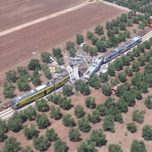 Scontro treni Andria-Corato, i pm: ‘Ci furono più errori umani, non sbagliò solo il capostazione’