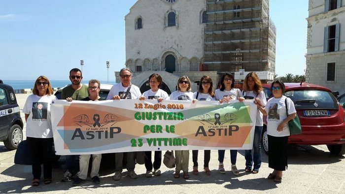Scontro treni Andria-Corato, sit-in dei parenti delle vittime: ‘Nessuno ha ascoltato le nostre richieste’