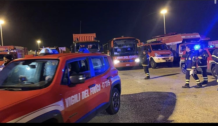 Sisma in Albania, centinaia di volontari e vigili del fuoco pugliesi in partenza dal porto di Bari