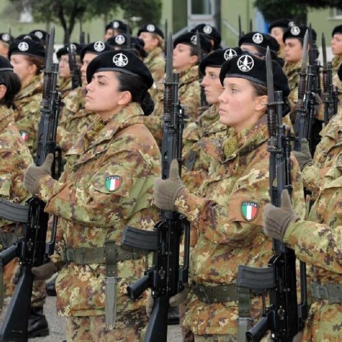 Soldatessa barese combatte contro il Ministero della Difesa per il trasferimento a Bari