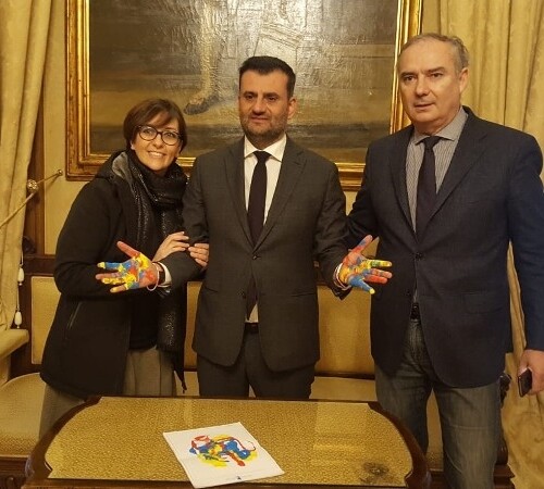 ‘Sporchiamoci le mani’: il sindaco Decaro aderisce alla raccolta fondi a supporto della famiglie con autismo