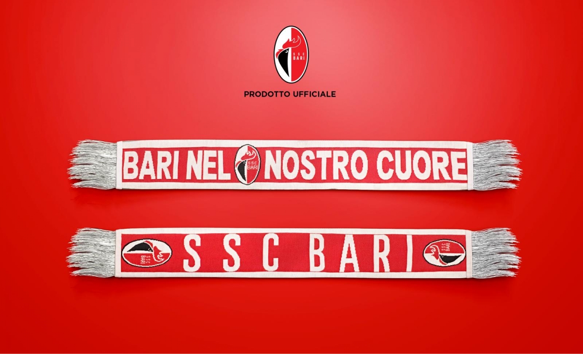 SSC Bari, ecco le nuove sciarpe: ‘Idee regalo in vista del Natale’